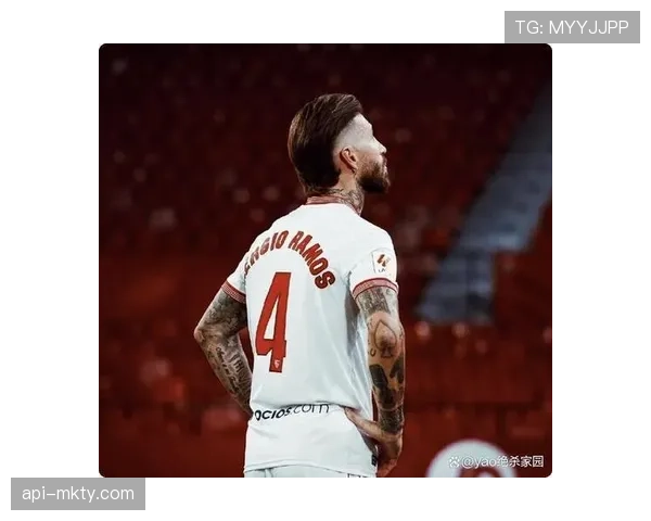 特写瞬间：终场哨响，为塞维利亚保级立下头功的老将拉莫斯眼含热泪